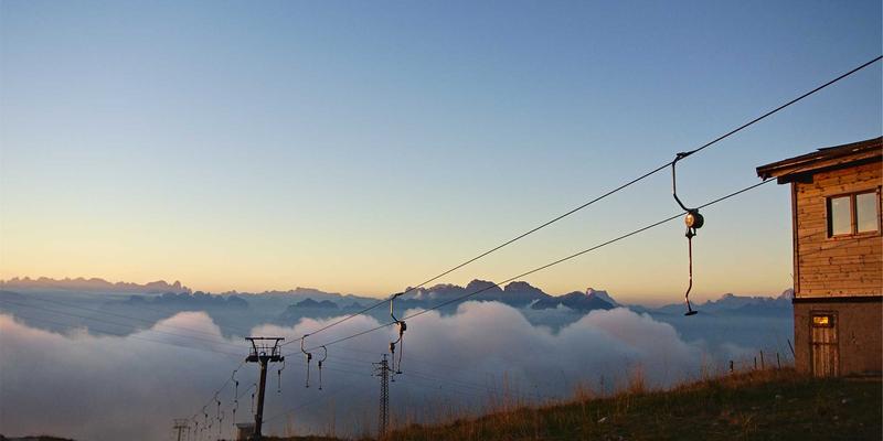 中国佛教名山朝圣之旅：探寻自然风光与历史文化的深度心灵体验